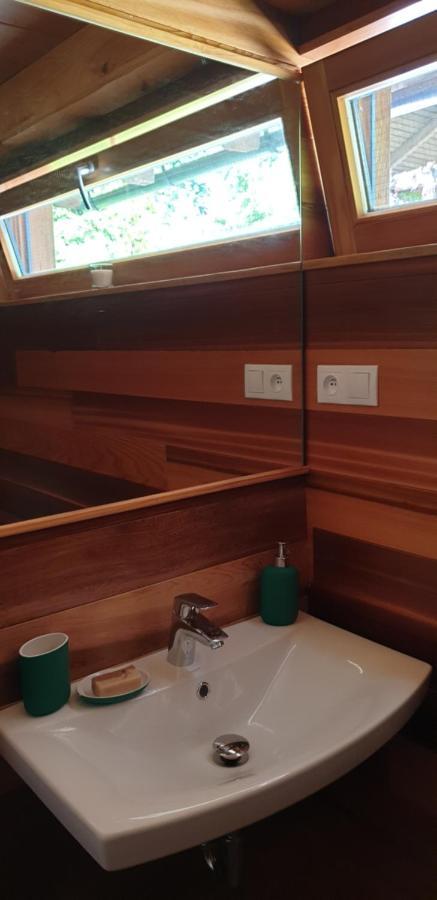 Apartman Nezichov Touzim Bagian luar foto